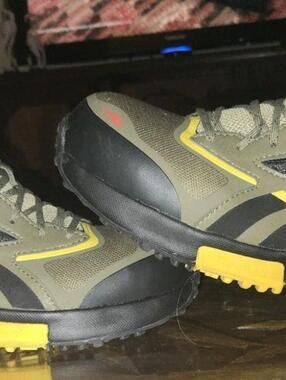 Size 7 - Reebok Lavante Trail 2 Army Green. Retail $120 WORN 2 TIMES CLEAN MENS